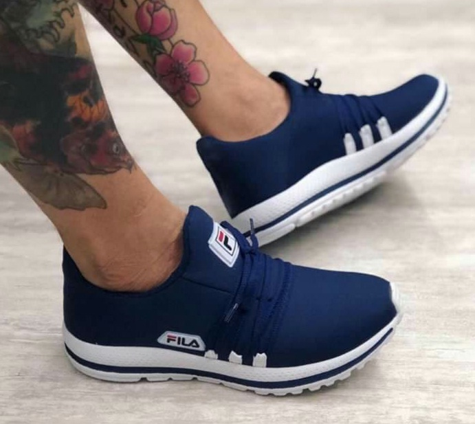 tenis fila azul e branco