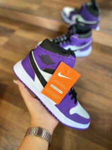 Tênis Botinha Nike Air Jordan Estilosa Confortável Preto Roxo 224x300 - Tênis Botinha Nike Air Jordan Estilosa Confortável Preto Roxo