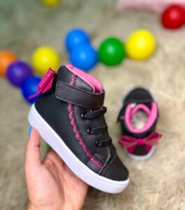 Tenis Botinha Infantil Feminino com Laco Preto 265x300 - Tenis Botinha Infantil Feminino com Laço Preto