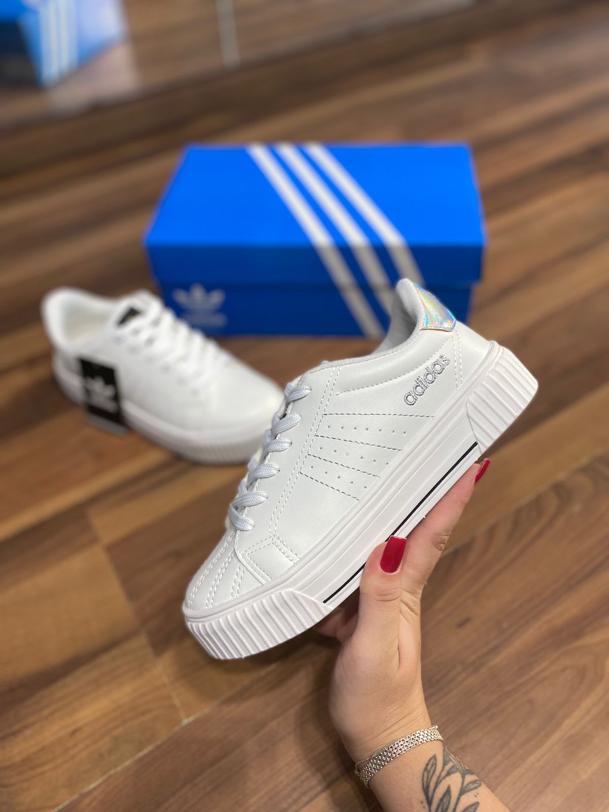 Tênis Adidas Super Star Branco e Preto Premium