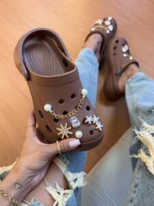 sandalia crocs feminino 3 225x300 - sandalia crocs feminino 3